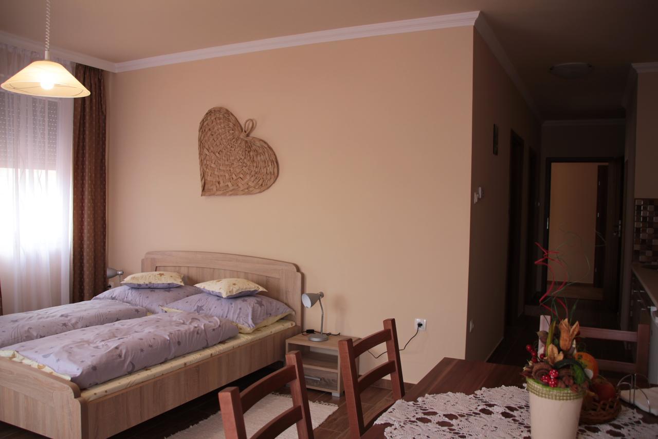 Imola Es Andrea Apartmanhaz 2 Hajduszoboszlo Ngoại thất bức ảnh