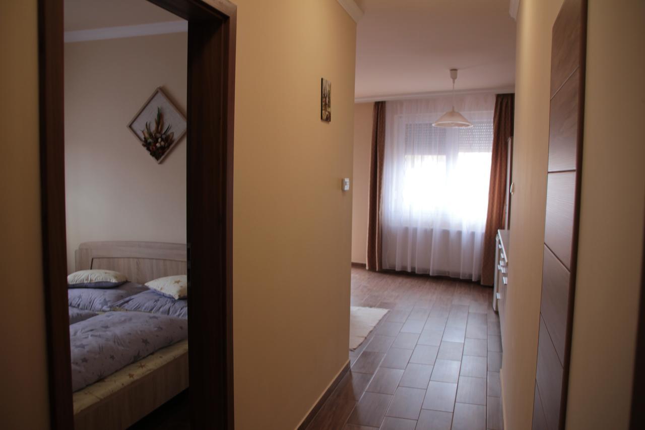 Imola Es Andrea Apartmanhaz 2 Hajduszoboszlo Ngoại thất bức ảnh