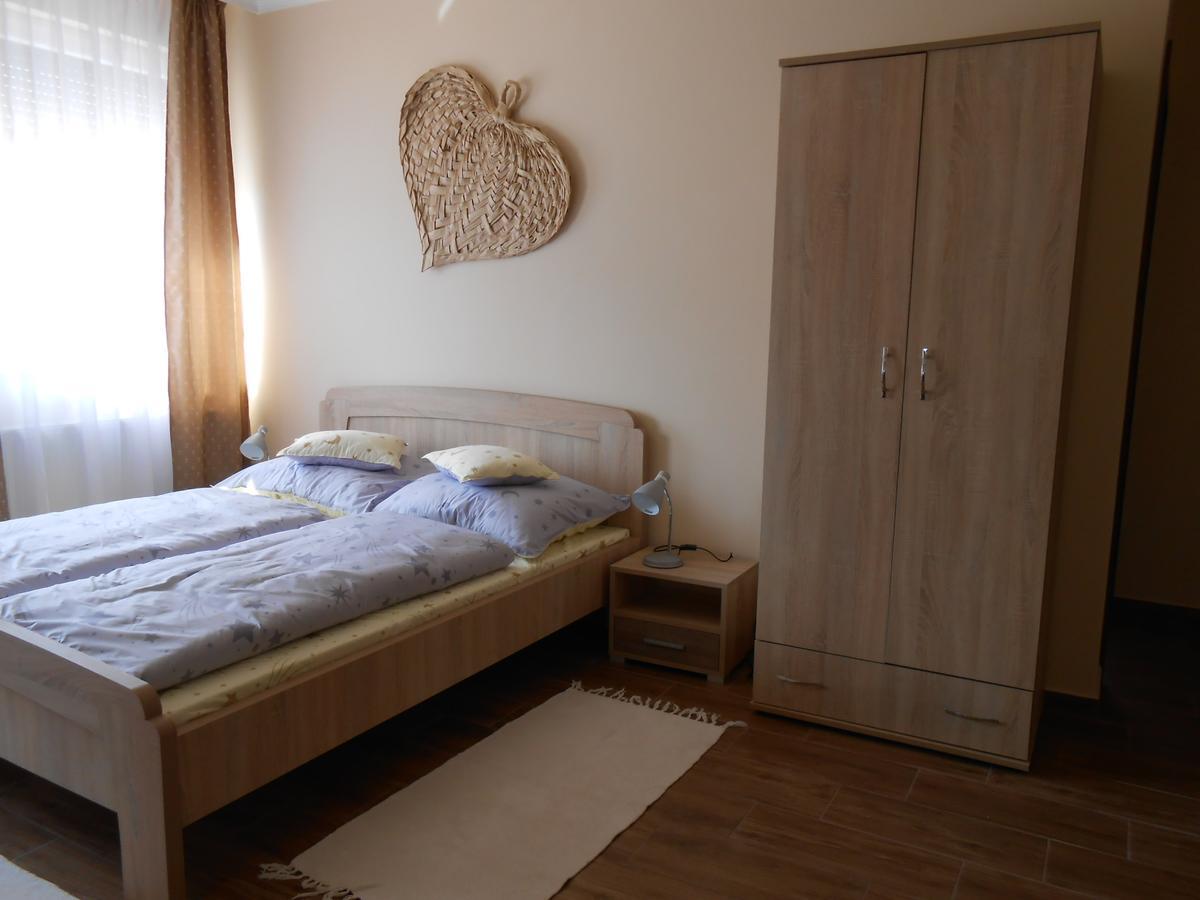 Imola Es Andrea Apartmanhaz 2 Hajduszoboszlo Ngoại thất bức ảnh