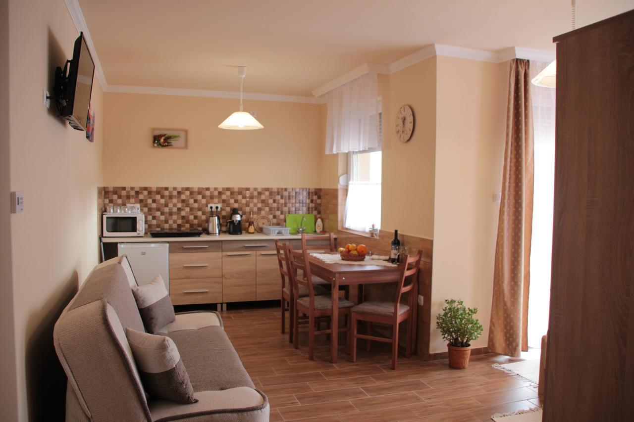 Imola Es Andrea Apartmanhaz 2 Hajduszoboszlo Ngoại thất bức ảnh