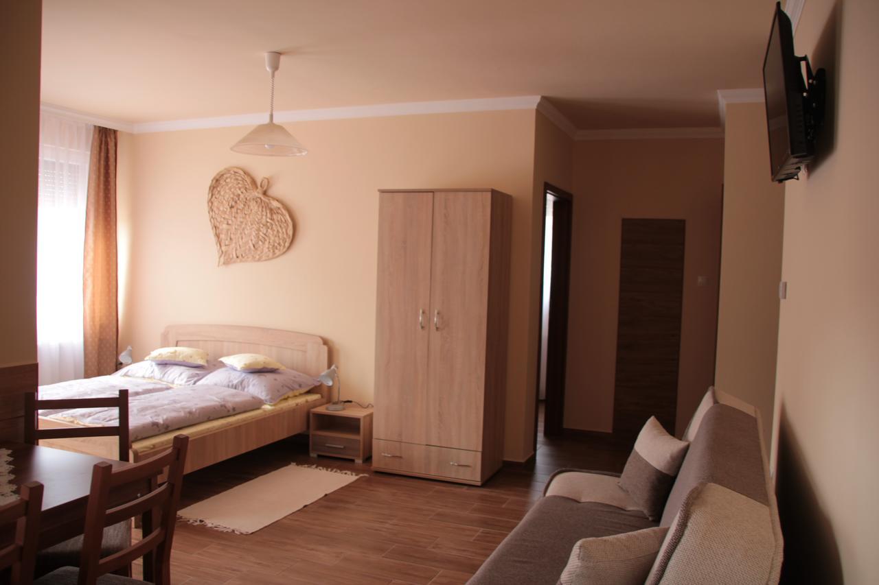 Imola Es Andrea Apartmanhaz 2 Hajduszoboszlo Ngoại thất bức ảnh