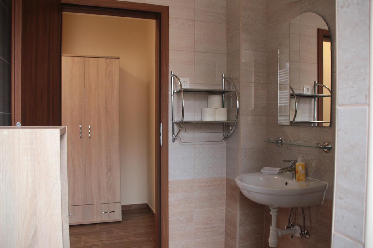 Imola Es Andrea Apartmanhaz 2 Hajduszoboszlo Ngoại thất bức ảnh