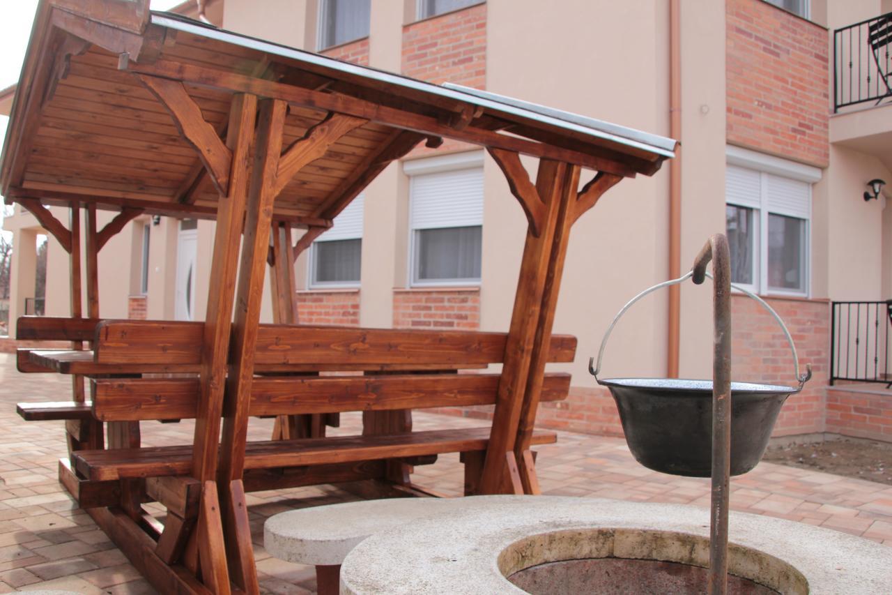 Imola Es Andrea Apartmanhaz 2 Hajduszoboszlo Ngoại thất bức ảnh