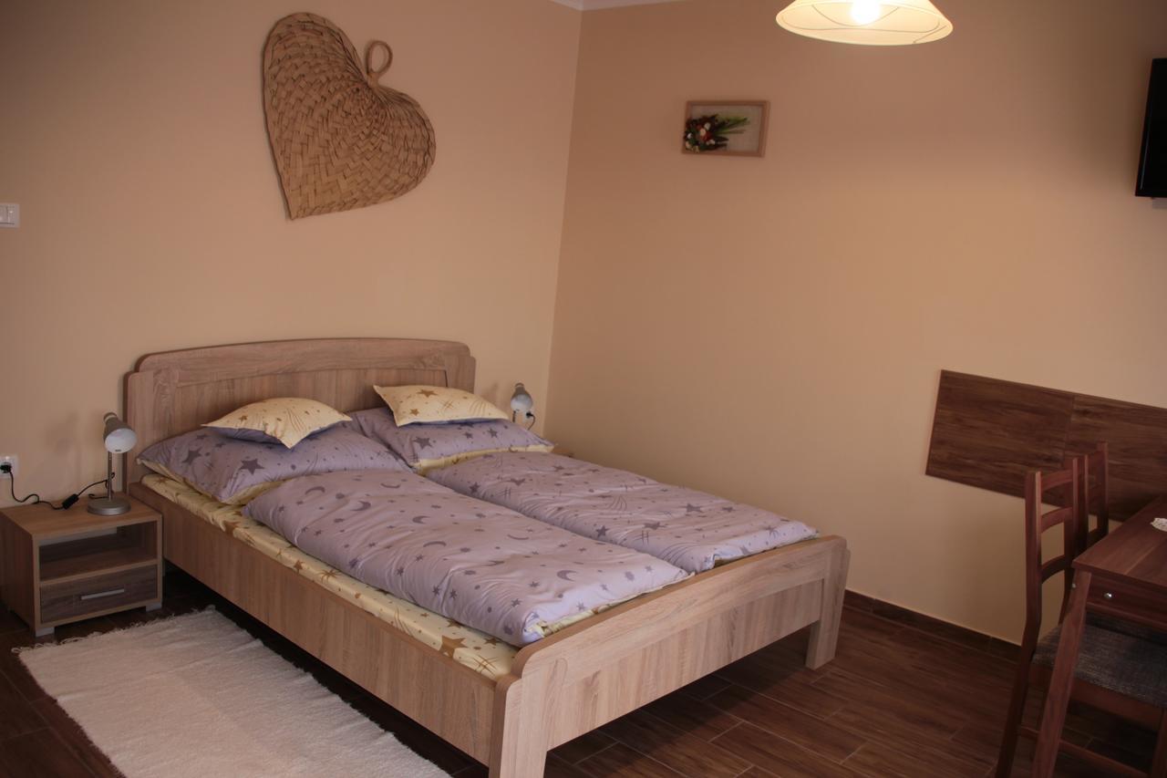 Imola Es Andrea Apartmanhaz 2 Hajduszoboszlo Ngoại thất bức ảnh