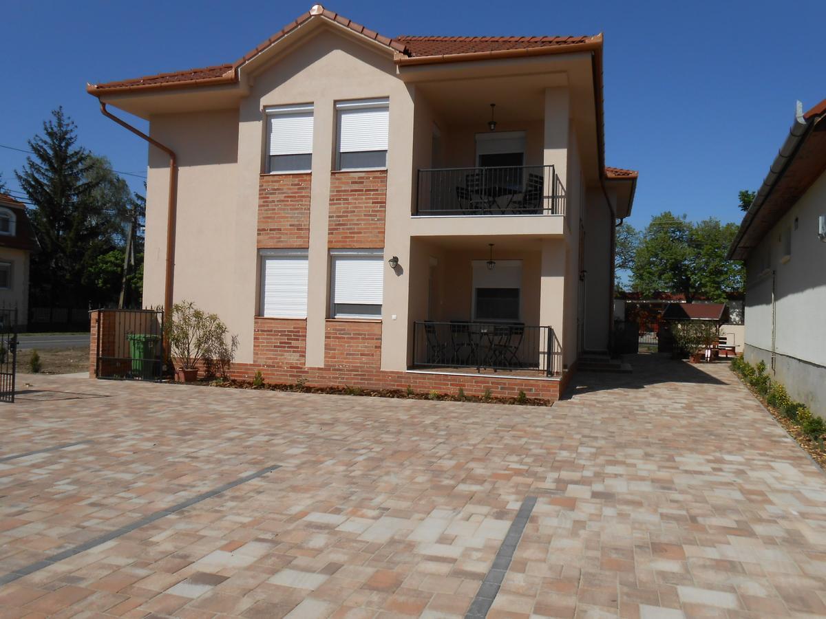 Imola Es Andrea Apartmanhaz 2 Hajduszoboszlo Ngoại thất bức ảnh