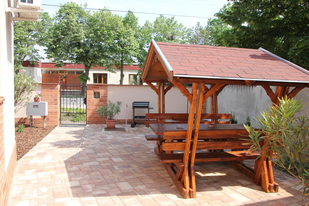 Imola Es Andrea Apartmanhaz 2 Hajduszoboszlo Ngoại thất bức ảnh