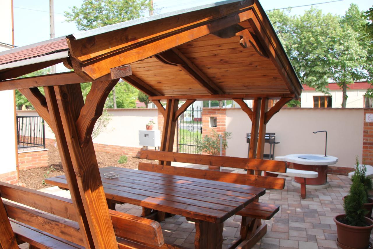 Imola Es Andrea Apartmanhaz 2 Hajduszoboszlo Ngoại thất bức ảnh