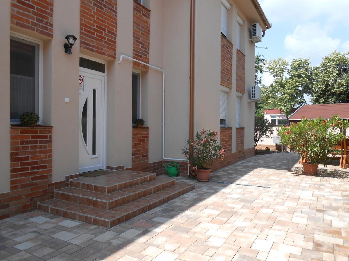 Imola Es Andrea Apartmanhaz 2 Hajduszoboszlo Ngoại thất bức ảnh